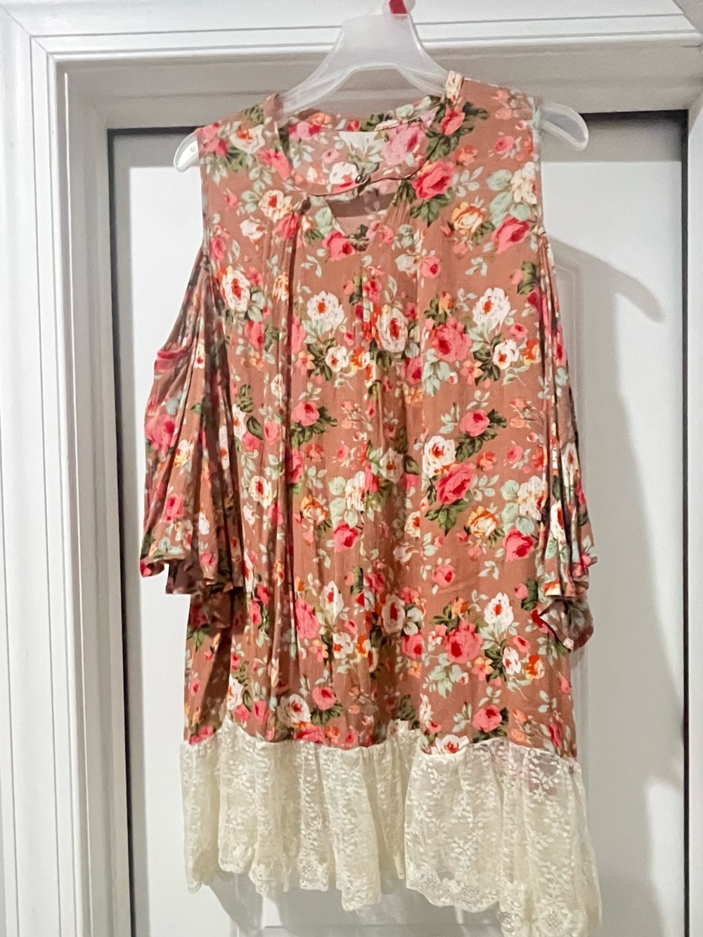 Umgee Floral Cold-Shoulder Lace Hem Women's Top - Pink Floral